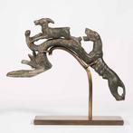 Parthisch Bronzen handvat in de vorm van een jagende panter,