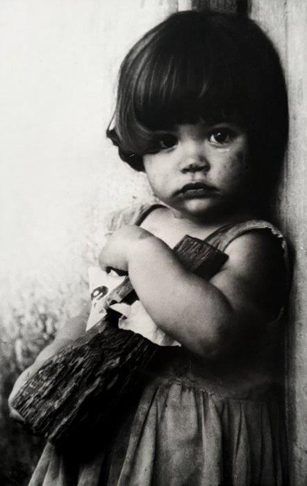 Alberto Korda (1928-2001). - (XL) La Niña de la muñeca de, Antiek en Kunst, Kunst | Schilderijen | Modern