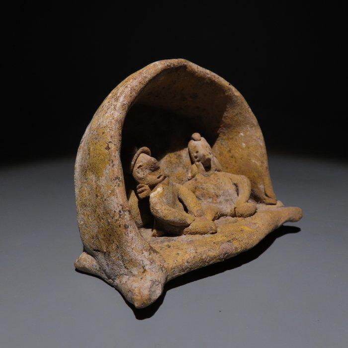 Colima, West-Mexico Terracotta Huismodel met twee personen., Verzamelen, Mineralen en Fossielen