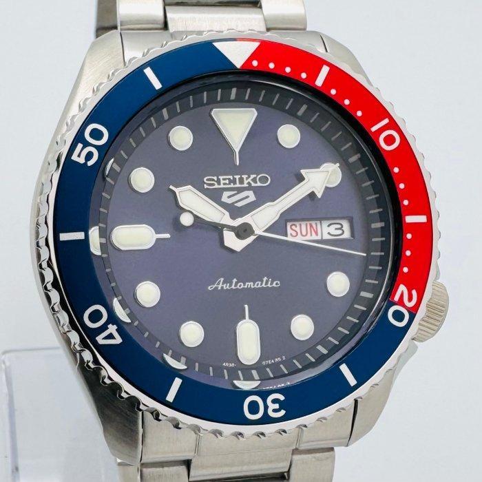 Seiko - Sport 5 Automatic Pepsi Bezel - Zonder Minimumprijs, Handtassen en Accessoires, Horloges | Antiek