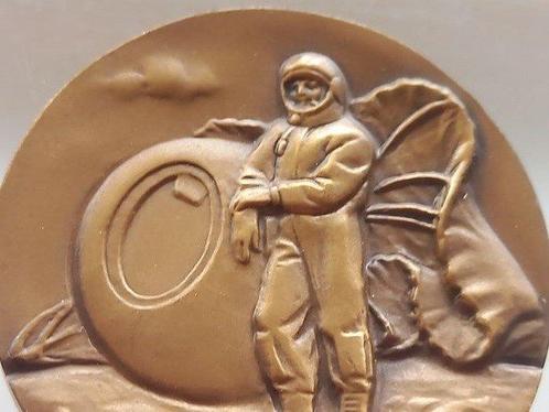 Penning - Yuri Alekseevich Gagarin first cosmonaut off the, Antiek en Kunst, Antiek | Wandborden en Tegels