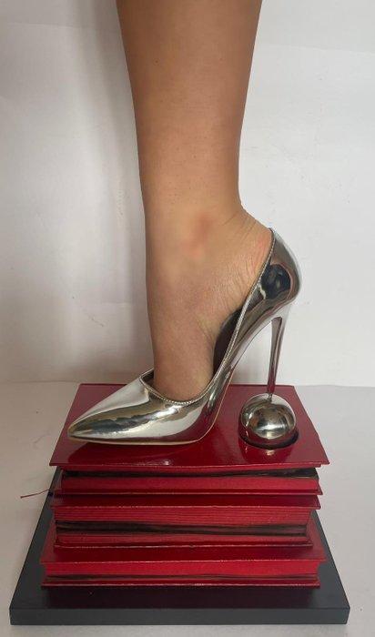 Arianna De Blanck (2003) - BLAZE- Sphere /Stiletto on, Antiquités & Art, Art | Objets design