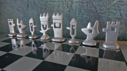 Rare - Javier Mariscal - Jeu déchecs - El Ajedrez - Métal, Antiek en Kunst, Curiosa en Brocante