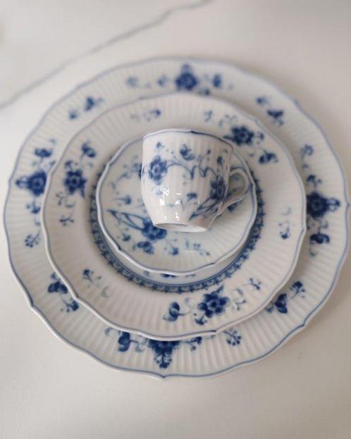 Sigma Japan - Ontbijtservies (60) - Victoria Blue nº7050 -, Antiek en Kunst, Antiek | Meubels | Tafels