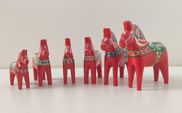 Figuur - Hout, Complete kudde zes authentieke Zweedse Dala, Antiek en Kunst, Kunst | Designobjecten