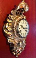 wandklok - - gepatineerd - 1950-1960 - Uitgehakt hout -, Antiek en Kunst