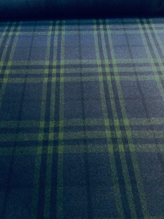 Zachte Schotse stof voor kleding, gemaakt in Italië. -, Antiek en Kunst, Curiosa en Brocante