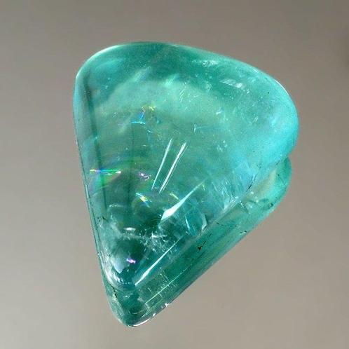 Blauw, Groen Aquamarijn  - 77.31 ct - Asian Institute of, Handtassen en Accessoires, Edelstenen