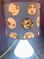 Tafellamp - Fornasetti stof lampenkap. Tweelichts lamp -