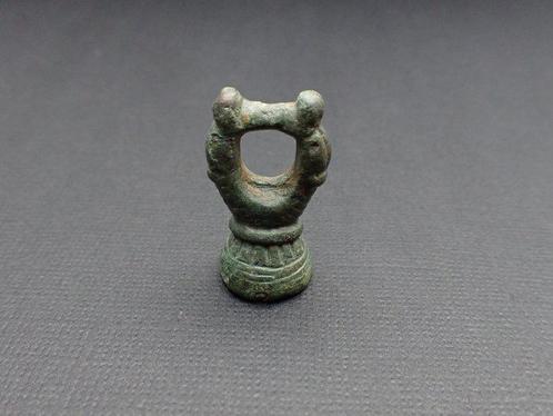 Viking periode Borre-stijl Grijpende beesten zwengel (laat, Antiek en Kunst, Antiek | Overige Antiek