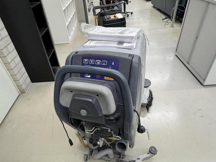 Online veiling: Nilfisk BA-551D Boen-schrob-zuigmachine, Huis en Inrichting, Schoonmaakartikelen