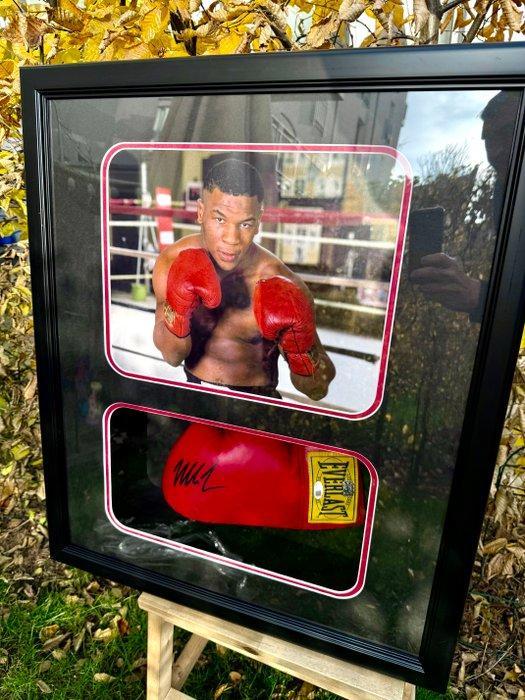 Mike Tyson - Bokshandschoenen, Verzamelen, Overige Verzamelen