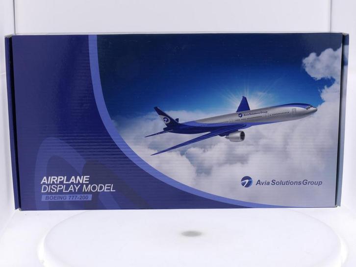 Schaal 1:200 Lupa LU079 Boeing 777-200 Avia Solutions Gro..., Hobby en Vrije tijd, Modelbouw | Vliegtuigen en Helikopters, Nieuw