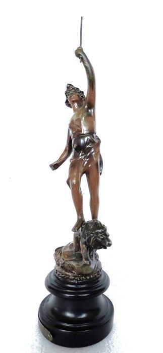 Beeld, French spelter LA FORCE figural statue. Circa, Antiek en Kunst, Antiek | Keramiek en Aardewerk