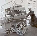 Steve Lewis - East End Milkman, East End, London 1960s, Antiek en Kunst, Kunst | Schilderijen | Modern