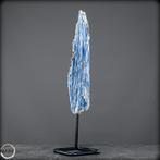 Natuurlijke kyaniet-kwarts kristal op standaard uit, Verzamelen, Mineralen en Fossielen