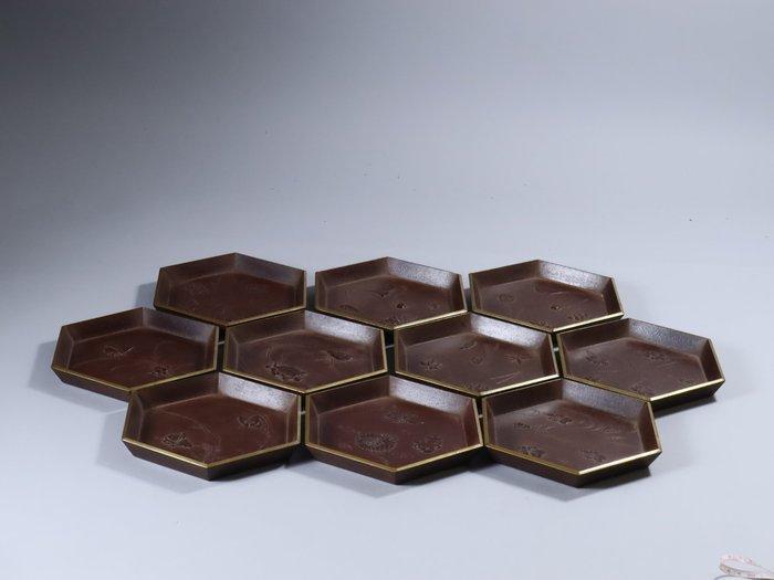 Hexagonal Sweet Plates (Set of 10) - Relief Carving, Antiquités & Art, Antiquités | Autres Antiquités