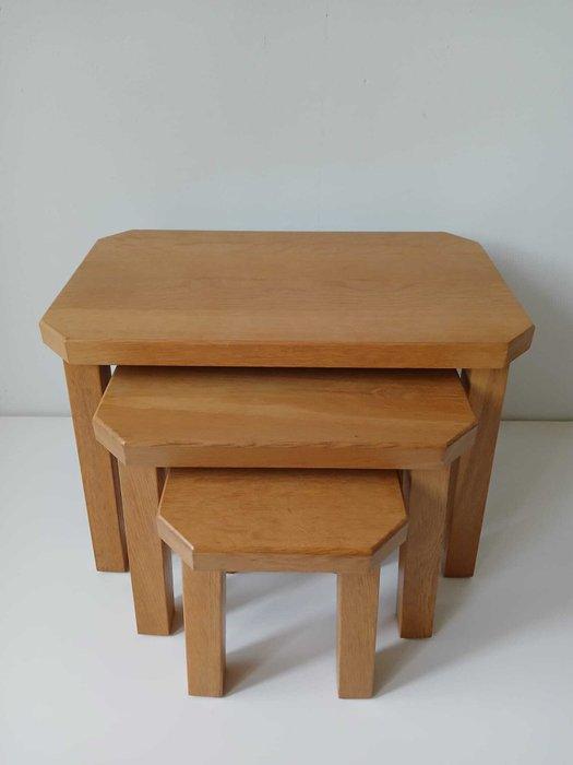 Set bijzettafels - Eik - Drie bijzettafeltjes, Antiek en Kunst, Kunst | Designobjecten