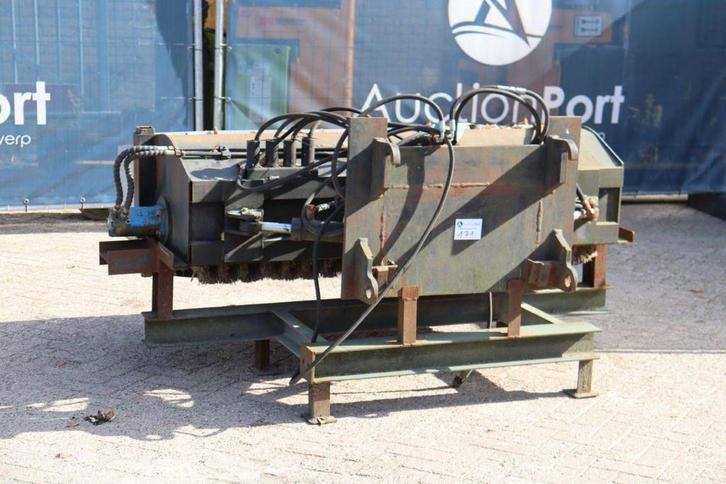 Veiling: Veegborstel aanbouw, Zakelijke goederen, Machines en Bouw | Onderdelen, Ophalen