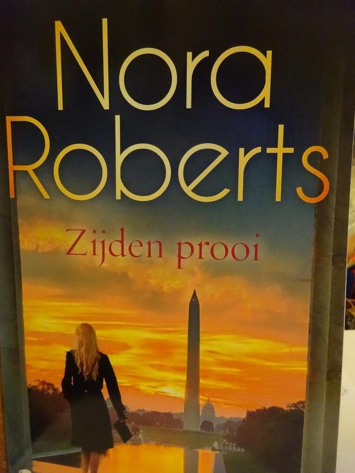 Nora Roberts  Zijden Prooi 9789022597750 Nora Roberts, Boeken, Overige Boeken, Gelezen, Verzenden