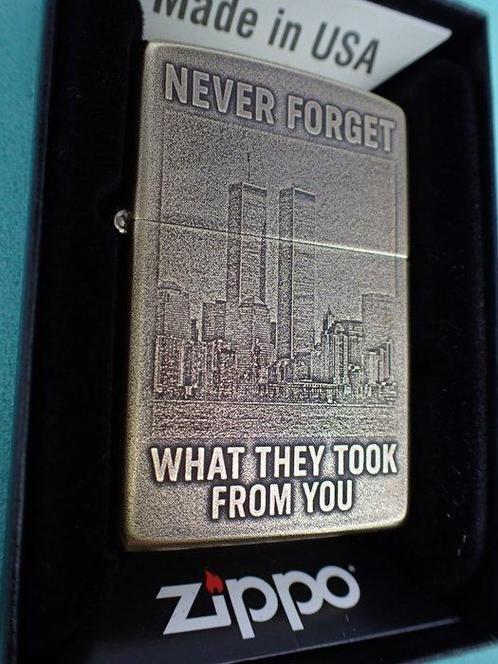 Zippo - Zippo Custom - Never Forget - Zonder Minimumprijs -, Verzamelen, Rookartikelen, Aanstekers en Luciferdoosjes