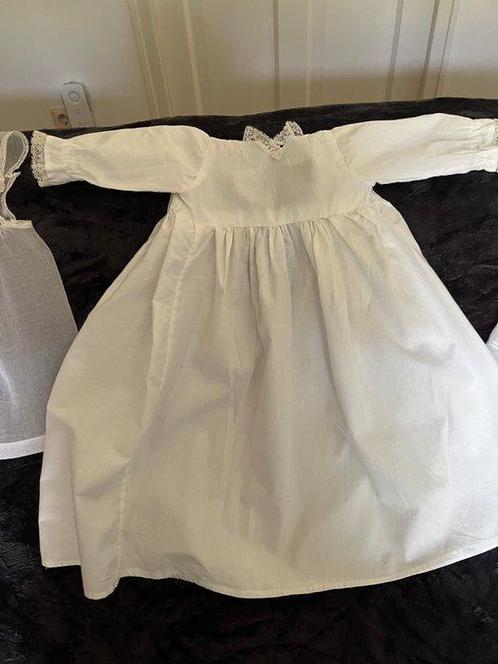 unknown - Maison de poupées Dolls’ dresses and set of laces, Antiek en Kunst, Antiek | Speelgoed