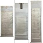 Kalligrafie op een hangende rol — selectie van 3 werken