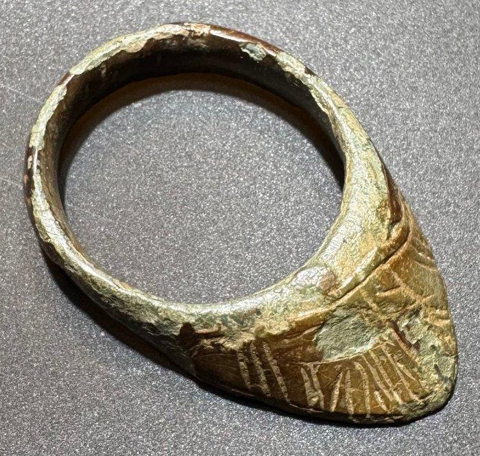 Médiéval, époque des Croisés Bronze Anneau darcher, Antiquités & Art, Antiquités | Autres Antiquités