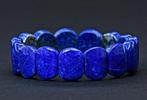Koninglijk lapis lazuli. Onbehandeld natuurlijk gesteente.
