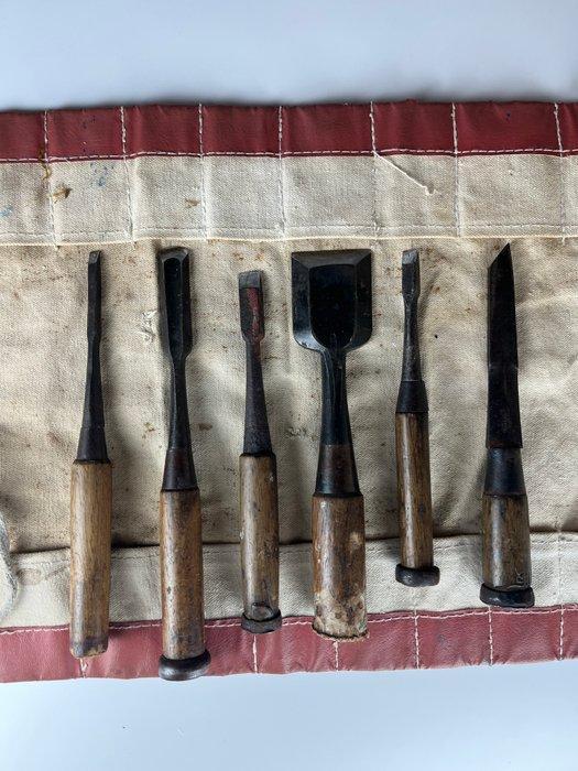 Jeu de 6 gouges avec étui (outils de menuiserie / sculpture, Antiquités & Art, Antiquités | Assiettes décoratives & Carrelages