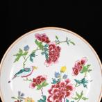 Plat - Coupe Famille Rose et capucin à décor dun oiseau et