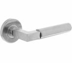 Intersteel deurkruk Bau-Stil op rond rozet RVS, Ophalen of Verzenden, Nieuw