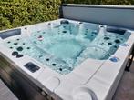 Luxe 5 persoons Jacuzzi met 2 ligplaatsen | Zuinig en stil!, Jardin & Terrasse, Jacuzzis, Vast