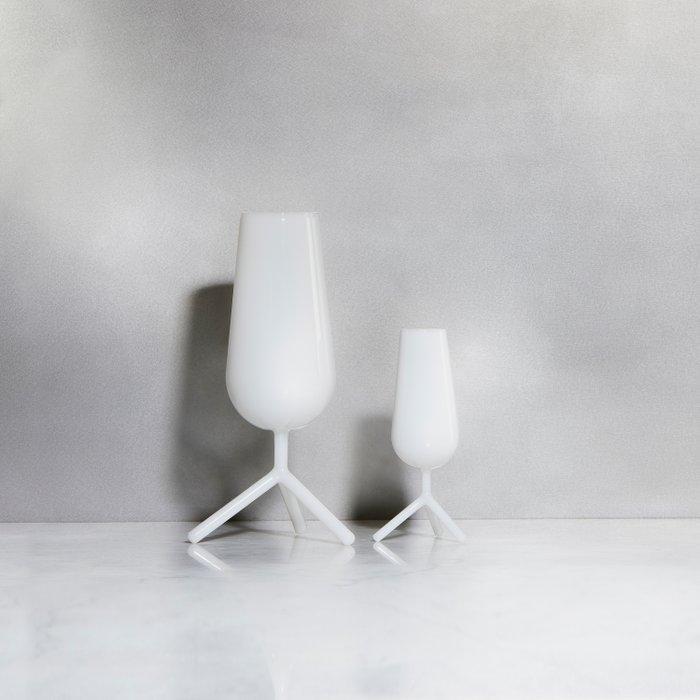 Maarten Baptist - Set of 2 Milky White Champagne Glasses and, Antiek en Kunst, Kunst | Designobjecten