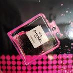 Chanel - Enseigne lumineuse - Papier, plastique