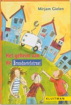 De Brandnetelstraat. Het geheim van de Brandnetelstraat, Verzenden, Zo goed als nieuw, M. Gielen