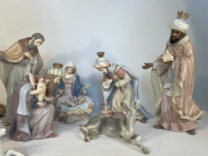 Kerststal - Porselein - Uitzonderlijke Belen XXL., Diversen, Kerst