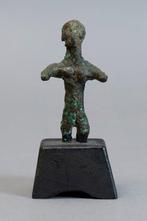 Iberisch Brons Votief menselijke mannelijke priesterfiguur.