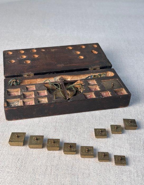 Muntbalans - Gegoten messing, Smeedijzer, Walnoot -, Antiek en Kunst, Antiek | Overige Antiek