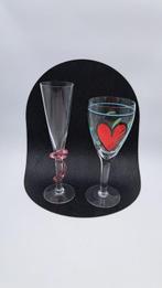 Kosta Boda - Ulrica Hydman-Vallien - Wijnglas (2) - wijn en, Antiek en Kunst