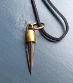 Scythe Bronze Collier avec des patines variées de pendeloque