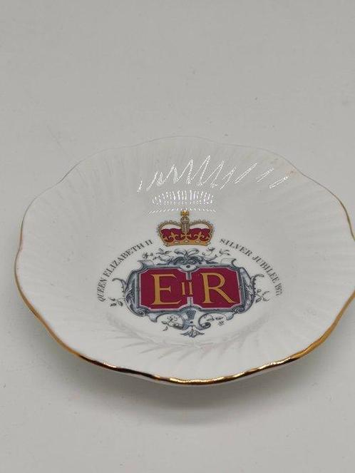 Queen Elizabeth antique silver jubilee  1977 fine China -, Antiquités & Art, Curiosités & Brocante