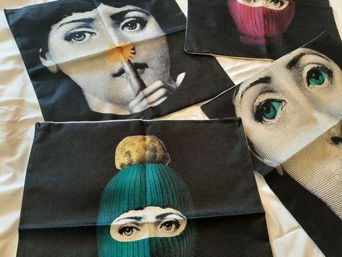 4 grote kussens in postmoderne stijl - Kussen (4), Antiek en Kunst, Kunst | Designobjecten