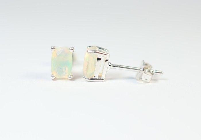 Ethiopisch Opal / Welo-Opal 2 Oorbellen / nieuw- 1 g - (2), Verzamelen, Mineralen en Fossielen