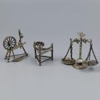 Spinnewiel, weegschaal en stoel *NO RESERVE* - Miniatuur