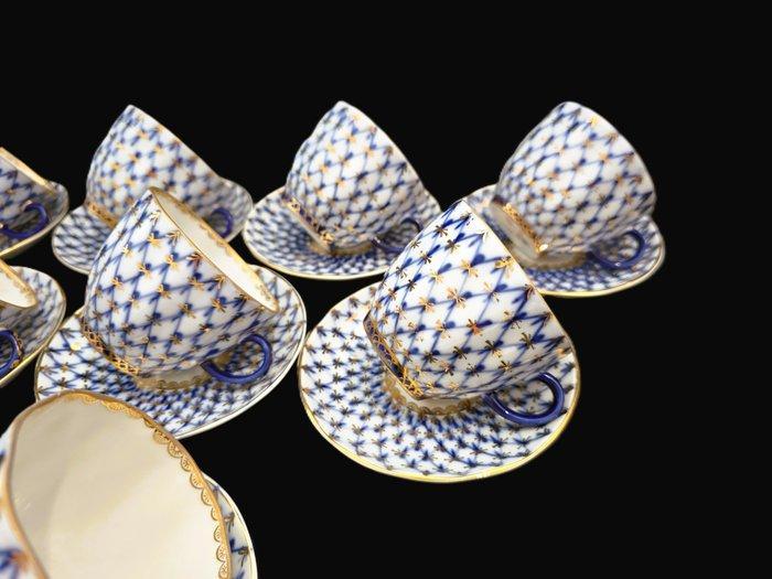 Lomonosov Imperial Porcelain Factory - A.Yatskevich -, Antiek en Kunst, Antiek | Meubels | Tafels