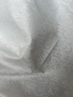 Tissu jacquard vénitien ivoire avec motifs filigranés -