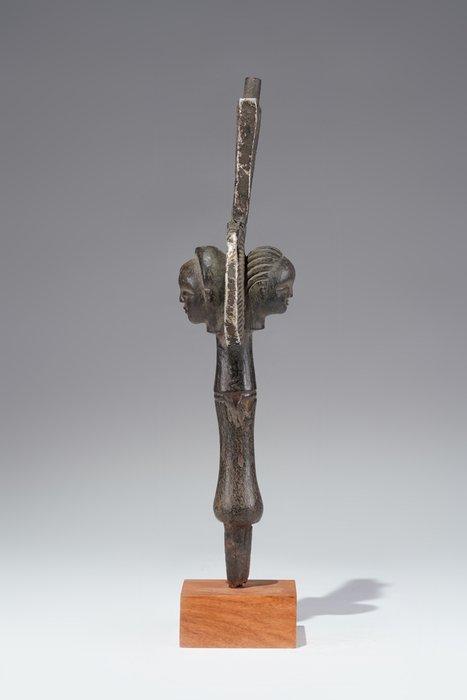 Een houten beeldhouwwerk - Luba - DR Congo (Zonder, Antiquités & Art, Art | Art non-occidental