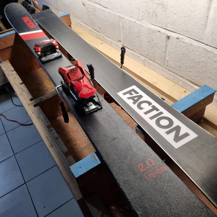 Waxen, slijpen en herstellen, Sport en Fitness, Skiën en Langlaufen, Ski, Ski's, Nieuw