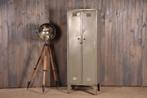 Industriele oude locker grijs | Oude vintage grijze lockerk